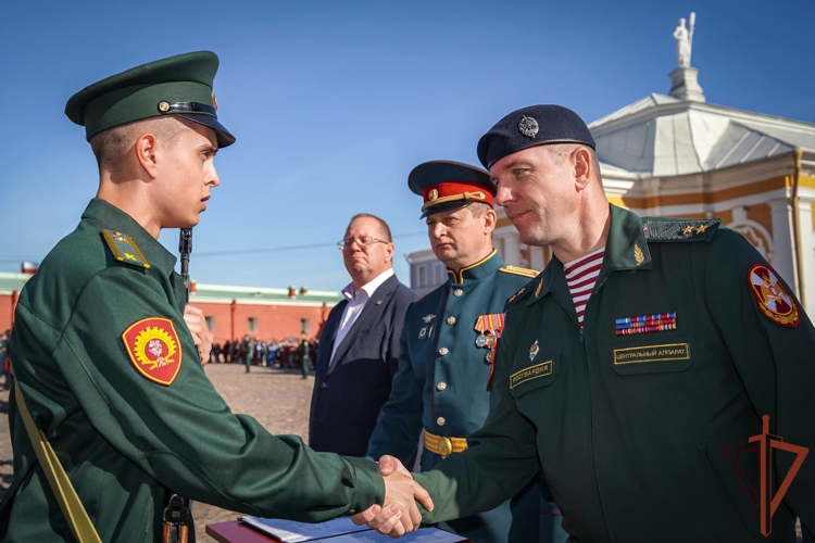 Генерал-полковник Алексей Воробьёв поздравил первокурсников Военной академии Росгвардии с принятием Военной присяги (видео)