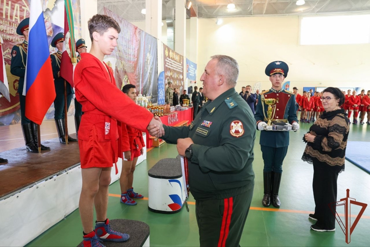 Награждены победители и призеры чемпионата войск национальной гвардии по самбо на Кубок Героя России генерал-полковника Анатолия Романова (видео)