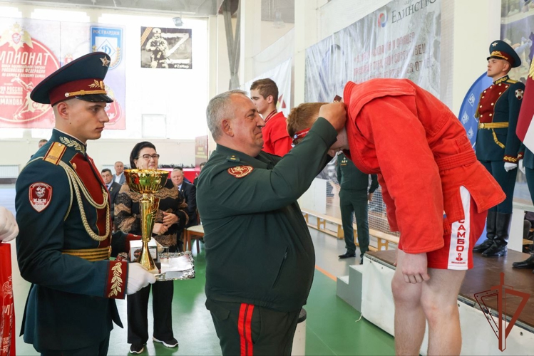 Награждены победители и призеры чемпионата войск национальной гвардии по самбо на Кубок Героя России генерал-полковника Анатолия Романова (видео)