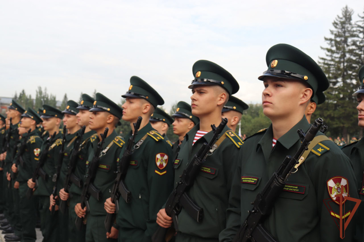 В Новосибирске будущие офицеры Росгвардии торжественно присягнули на верность Отечеству (видео)