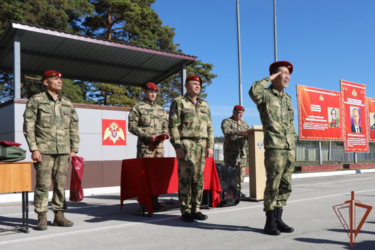 Квалификационные испытания Сибирского округа Росгвардии на право ношения крапового берета прошли в Новосибирской области