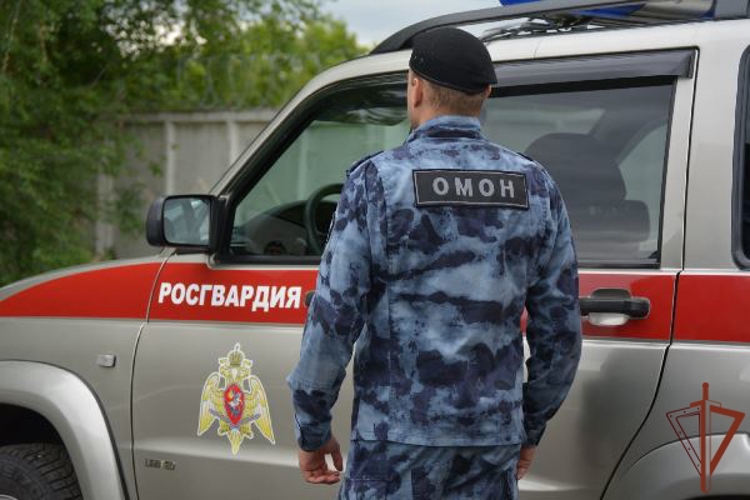 В Алтайском крае росгвардейцы пришли на помощь водителю с угрозой инфаркта