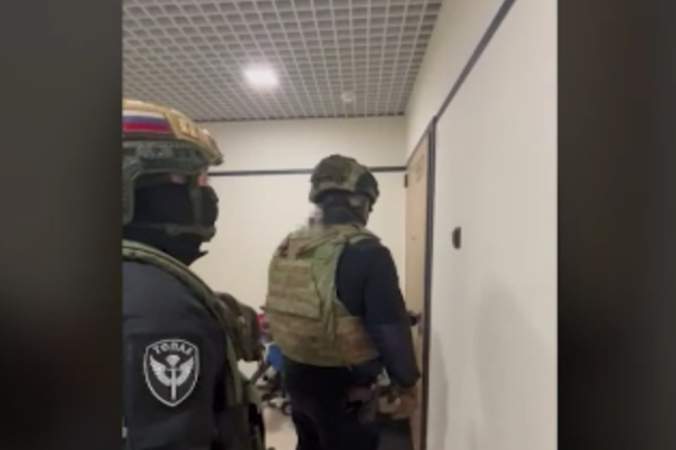 В Свердловской области при содействии ОМОН Росгвардии пресечен канал нелегальной миграции (видео)