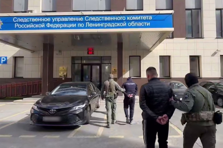 При содействии спецназа Росгвардии в Ленинградской области задержаны подозреваемые в мошенничестве с выплатами (видео)