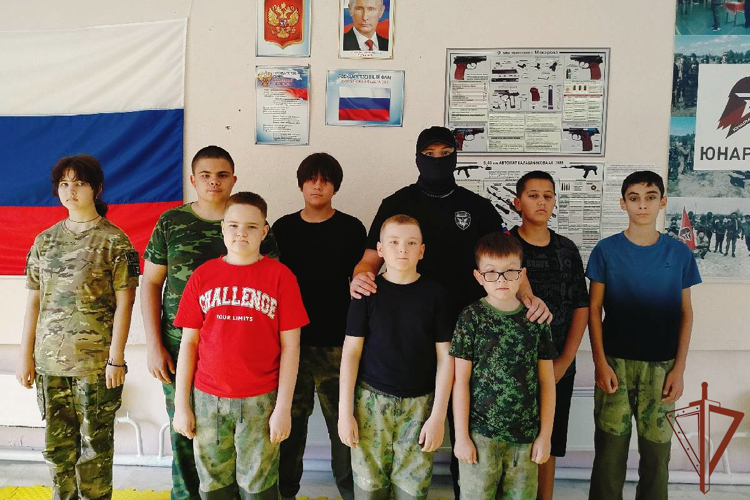 Росгвардейцы проводят патриотические встречи с юными жителями Урала