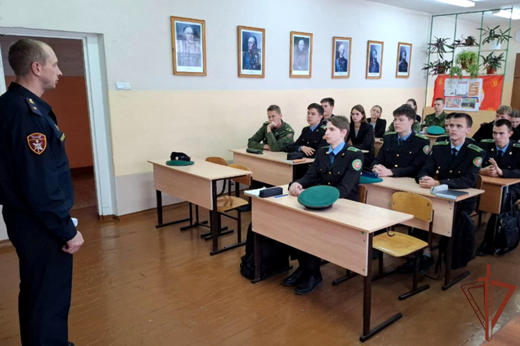 Росгвардия проводит для школьников патриотические и профориентационные мероприятия на Урале