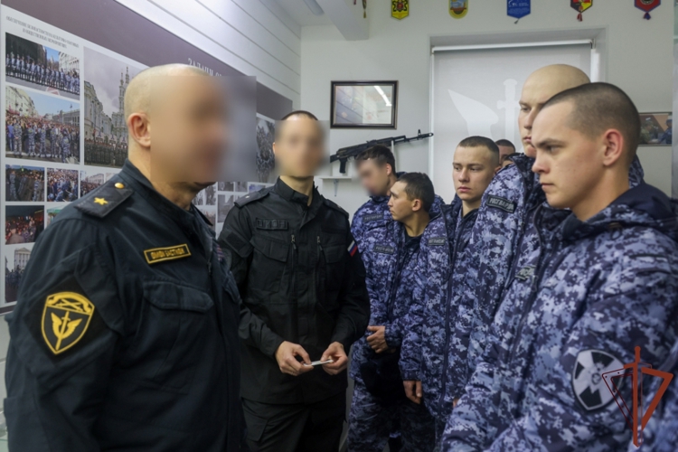 В подразделениях Росгвардии в Санкт-Петербурге прошли дни открытых дверей для военнослужащих по призыву