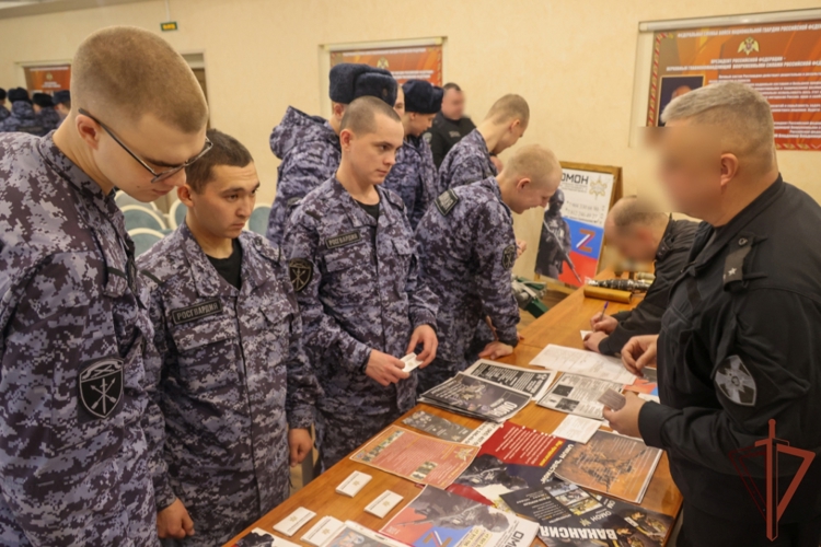 В подразделениях Росгвардии в Санкт-Петербурге прошли дни открытых дверей для военнослужащих по призыву