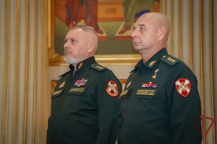 Заместитель директора Росгвардии генерал-полковник Алексей Воробьев вручил государственные награды военнослужащим Северо-Западного округа Росгвардии, отличившимся в ходе СВО (видео)