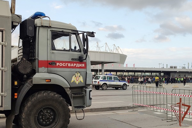Военнослужащие и сотрудники Росгвардии обеспечили правопорядок на футбольном матче РПЛ в Ростове-на-Дону