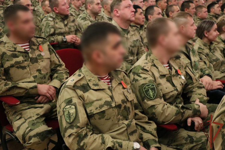 Командующий Уральским округом Росгвардии вручил государственные награды военнослужащим озерского соединения
