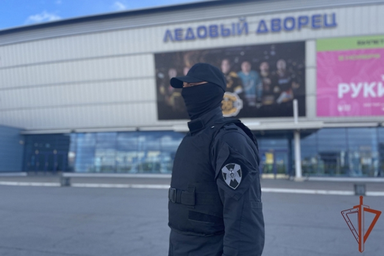 Росгвардейцы обеспечили безопасность хоккейного матча в Череповце