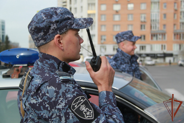 Подозреваемого в мошенничестве задержали сотрудники Росгвардии в Новосибирске