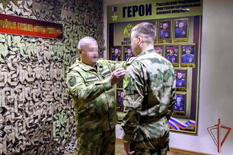 Командующий группировкой войск национальной гвардии на южном направлении вручил награды военнослужащим, отличившимся при выполнении задач СВО
