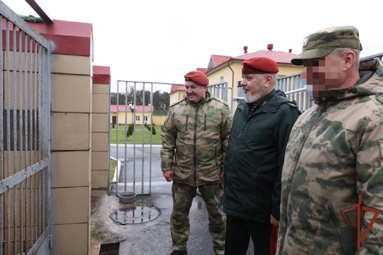 Генерал-полковник Алексей Воробьев посетил кинологический центр Росгвардии