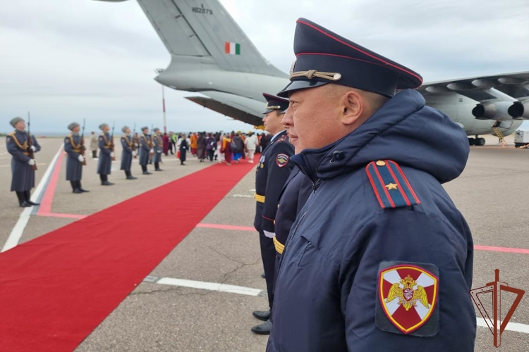 Росгвардейцы обеспечили безопасность пребывания буддийских святынь в Элисте