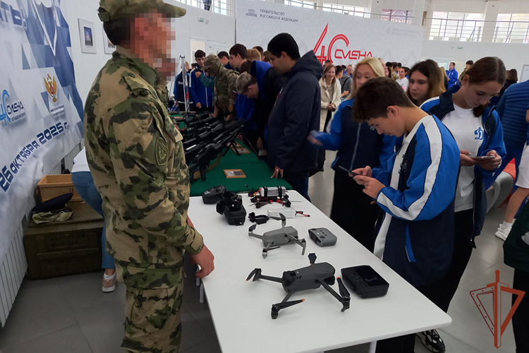 Росгвардия провела лекцию и показ вооружения на форуме «Динамо — традиции побеждать!» в ВДЦ «Смена»