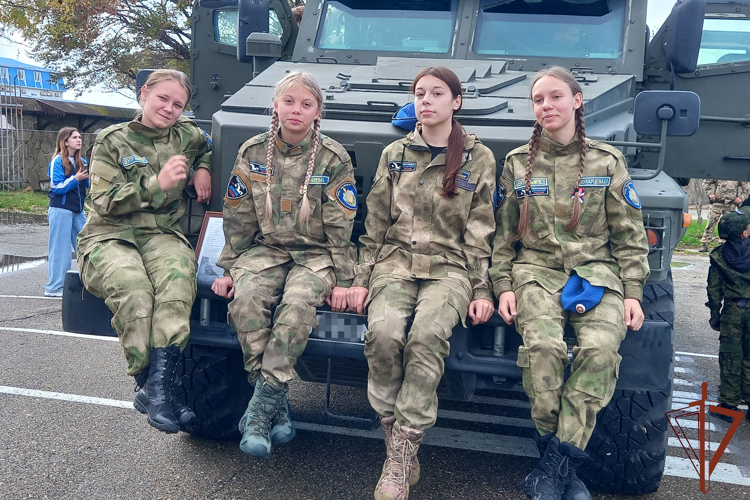 Росгвардия провела лекцию и показ вооружения на форуме «Динамо — традиции побеждать!» в ВДЦ «Смена»