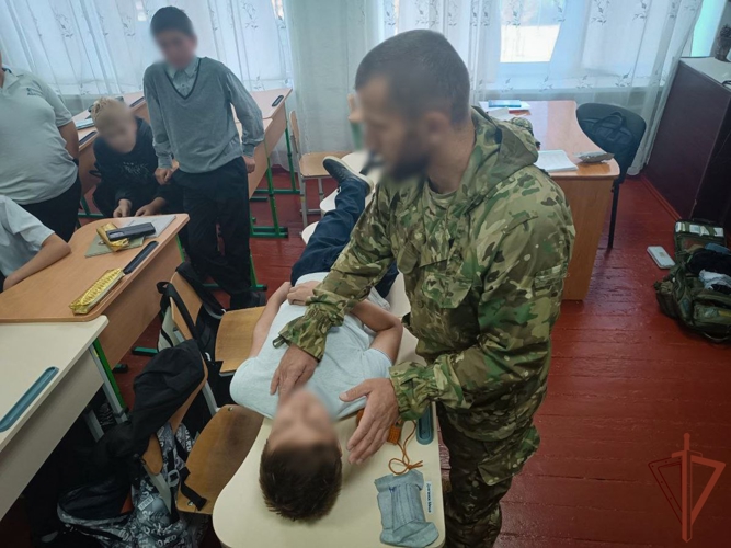 Росгвардейцы проводят уроки мужества для школьников Запорожской и Херсонской областей