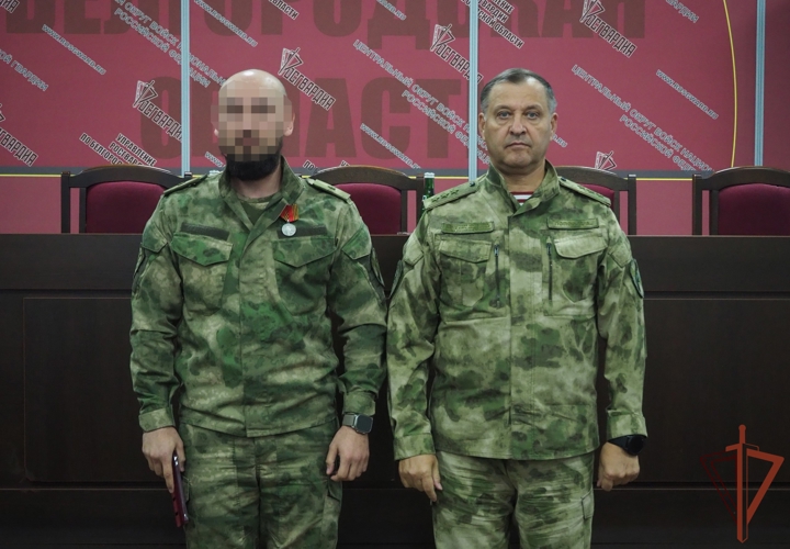 В Белгородской области вручили государственные награды росгвардейцам, выполняющим задачи в рамках введенного режима КТО