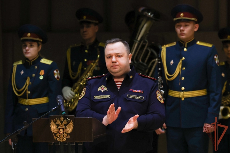 Заместитель директора Росгвардии Василий Сонин вручил государственные и ведомственные награды сотрудникам вневедомственной охраны в день профессионального праздника (видео)