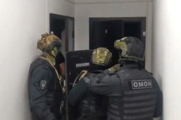 В Приморском крае при содействии спецназа Росгвардии задержаны подозреваемые в вымогательстве (видео)