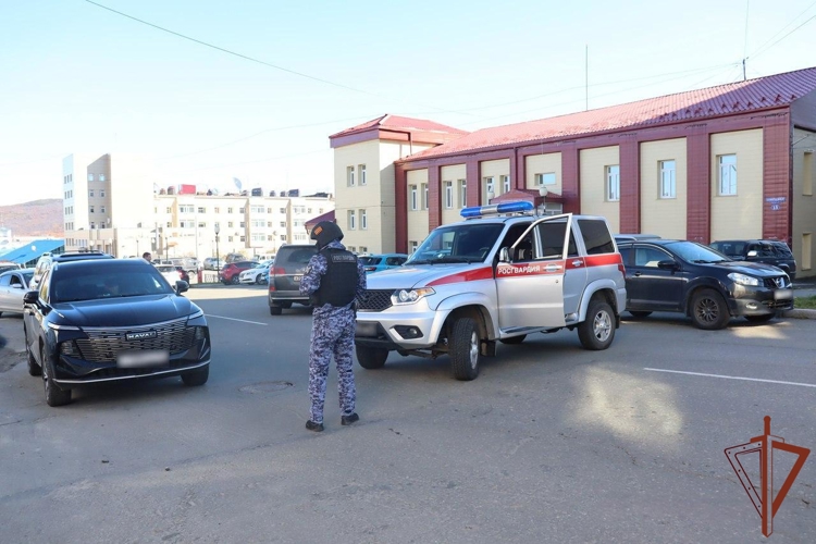 Подразделения Росгвардии провели учение на охраняемом объекте в Магадане 