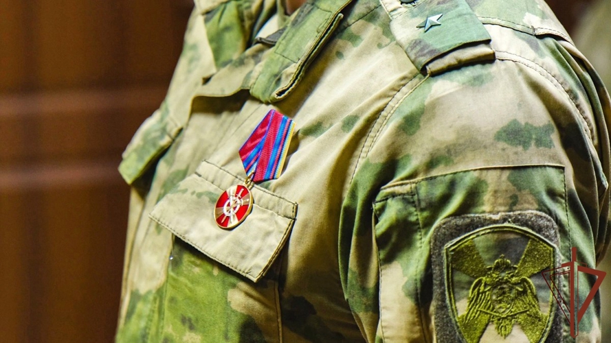 Командующий группировкой войск национальной гвардии на южном направлении вручил награды военнослужащим, отличившимся при выполнении задач СВО