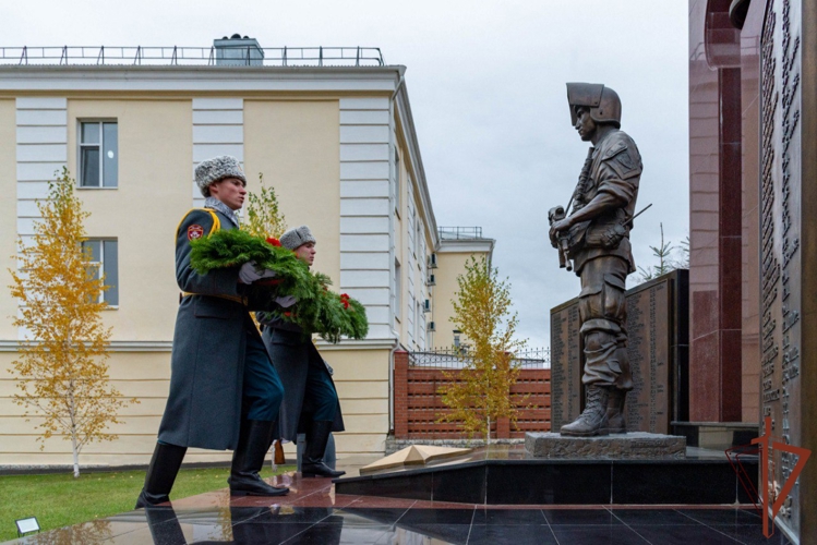 Уральский округ Росгвардии награжден орденом Жукова (видео)