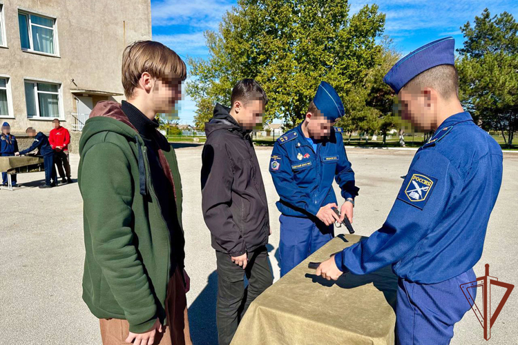 В Крыму завершился сбор для учащихся подшефного класса Росгвардии из Херсонской области 
