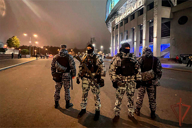 Военнослужащие и сотрудники Росгвардии обеспечили правопорядок в период проведения футбольного матча в Москве