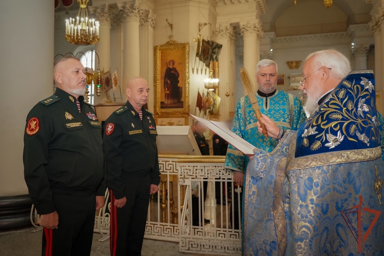 Заместитель директора Росгвардии генерал-полковник Алексей Воробьев вручил государственные награды военнослужащим Северо-Западного округа Росгвардии, отличившимся в ходе СВО (видео)