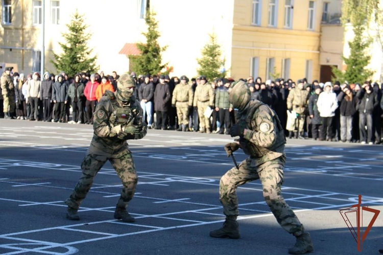 Росгвардейцы провели профориентационные и патриотические встречи с молодежью в регионах Сибири