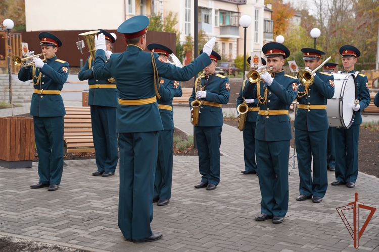 Мемориальную доску сотруднику Росгвардии открыли в Курске