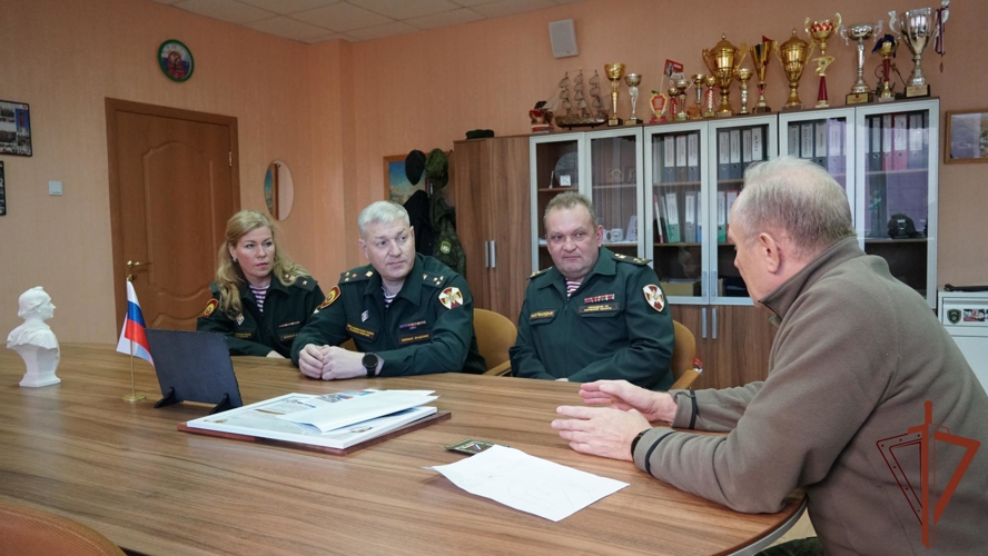 Офицеры Военной академии Росгвардии встретились с кировскими кадетами