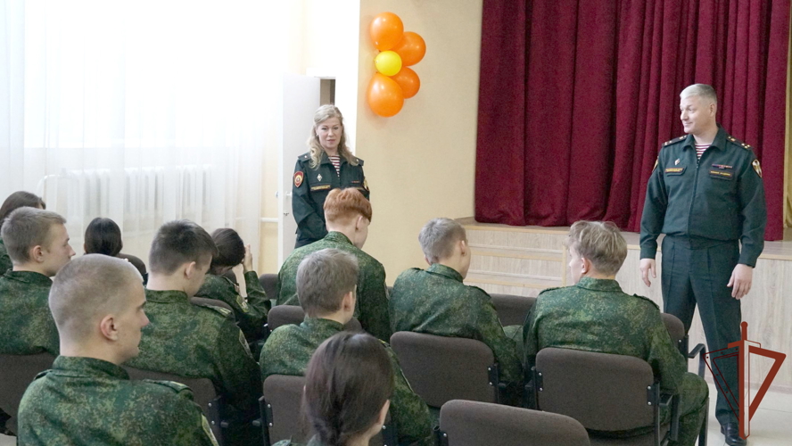 Офицеры Военной академии Росгвардии встретились с кировскими кадетами