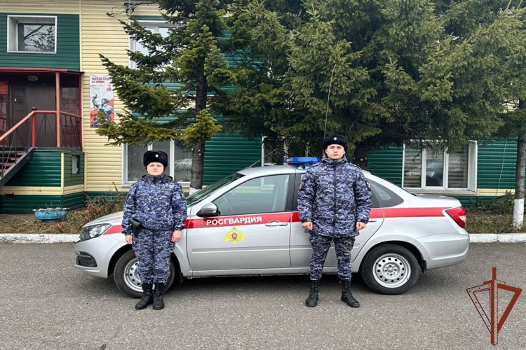 Росгвардейцы в Кемеровской области оказали помощь мужчине, потерявшему сознание на улице