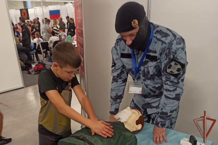 Росгвардейцы провели профориентационные и патриотические встречи с молодежью в регионах Сибири