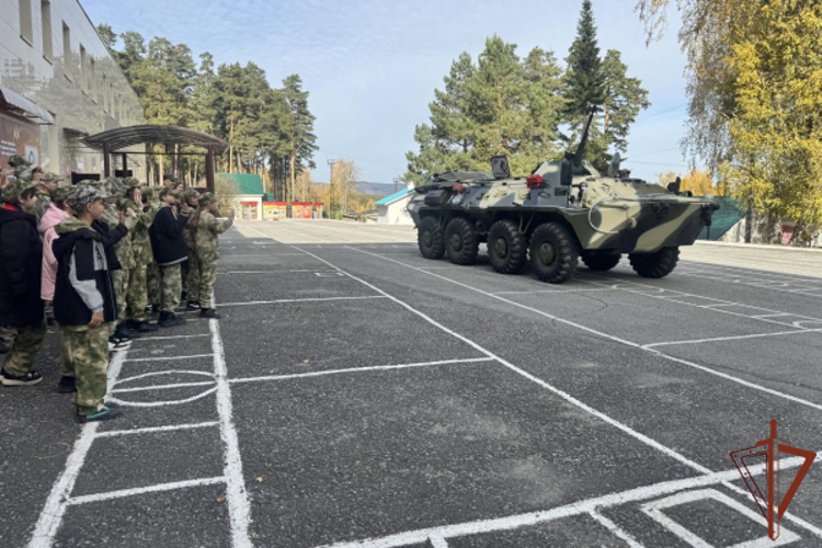 Профориентационные встречи с росгвардейцами проходят в Уральском округе