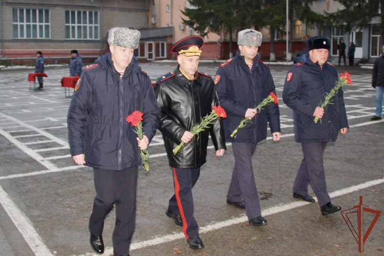Торжественные мероприятия ко Дню образования подразделений вневедомственной охраны Росгвардии прошли в регионах Сибири