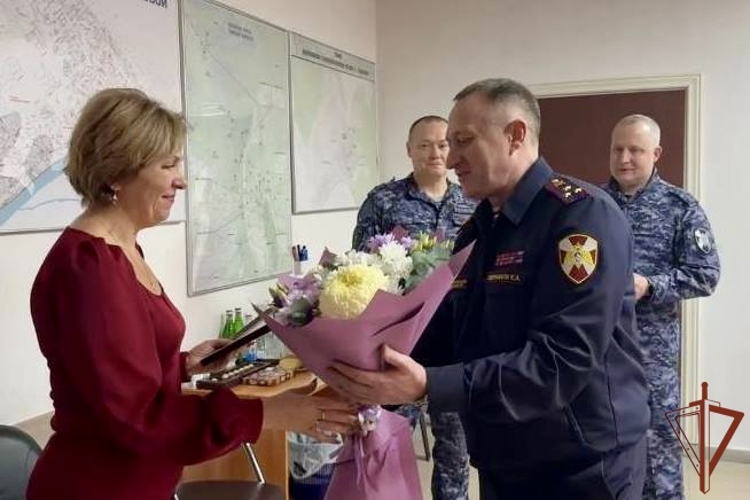 Торжественные мероприятия ко Дню образования подразделений вневедомственной охраны Росгвардии прошли в регионах Сибири