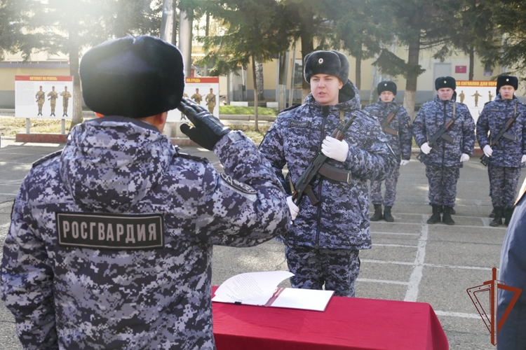 Торжественные мероприятия ко Дню образования подразделений вневедомственной охраны Росгвардии прошли в регионах Сибири