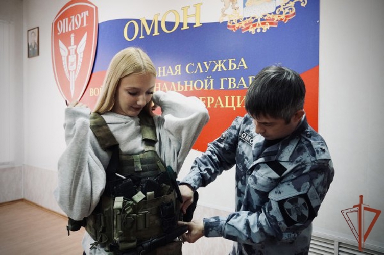 Допризывная молодежь в Центральной России познакомилась со службой в Росгвардии