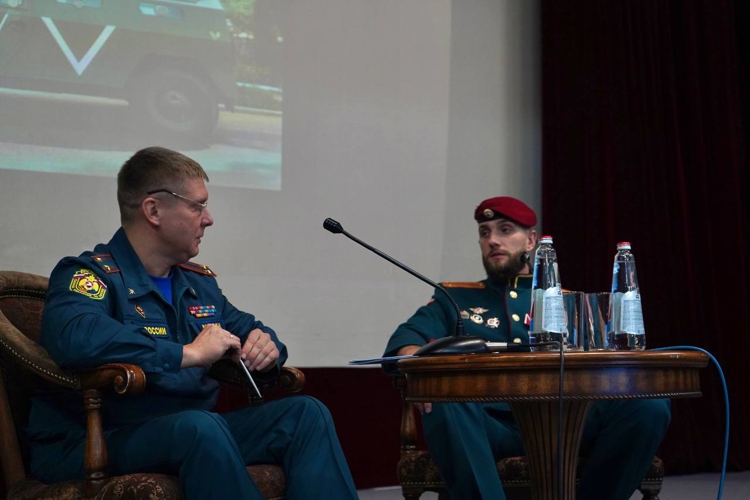 В Главном управлении МЧС России по городу Москве состоялась встреча с офицером Росгвардии – участником специальной военной операции
