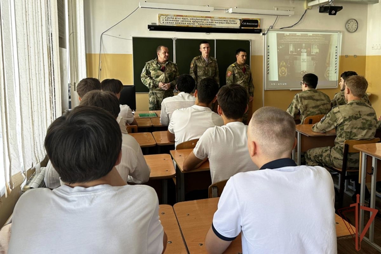 Военнослужащие Росгвардии провели патриотические мероприятия для молодежи в Чеченской Республике 