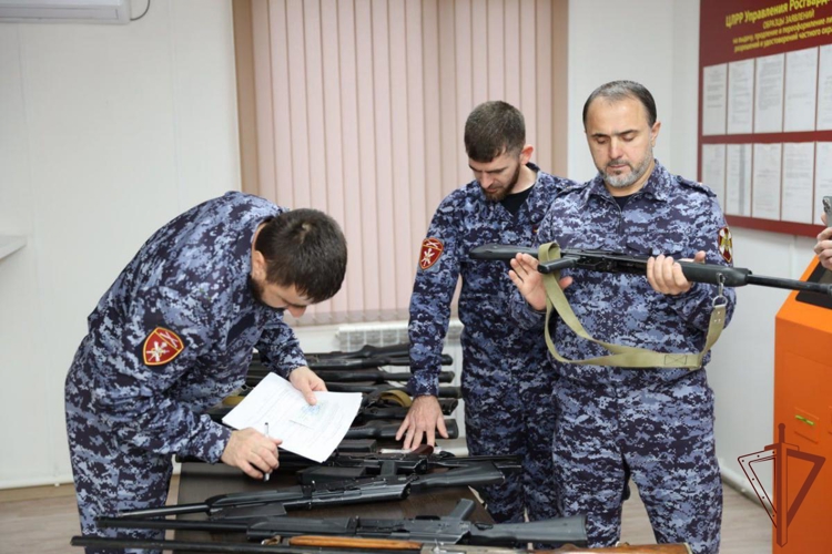 В Управление Росгвардии по Чеченской Республике граждане передали 20 единиц оружия для нужд СВО