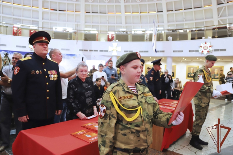  Кадеты подшефного Росгвардии учебного центра дали торжественную клятву в Туле