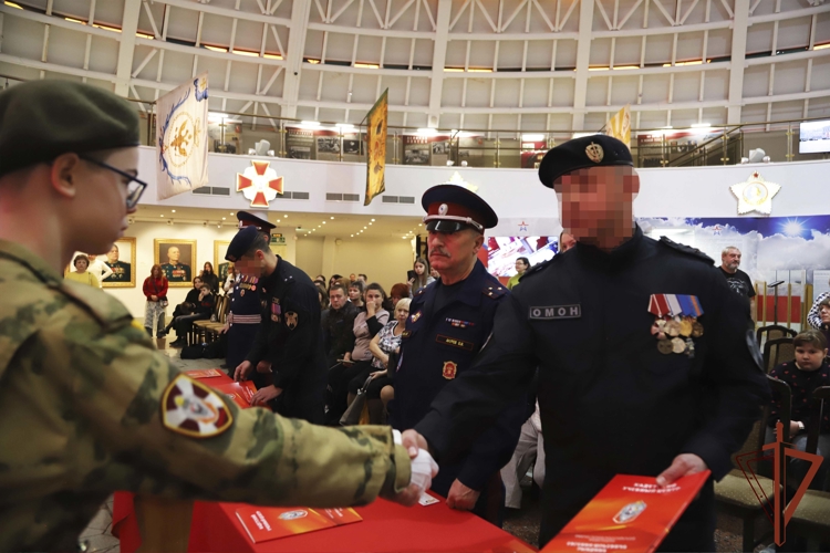  Кадеты подшефного Росгвардии учебного центра дали торжественную клятву в Туле