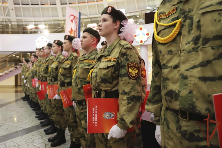  Кадеты подшефного Росгвардии учебного центра дали торжественную клятву в Туле