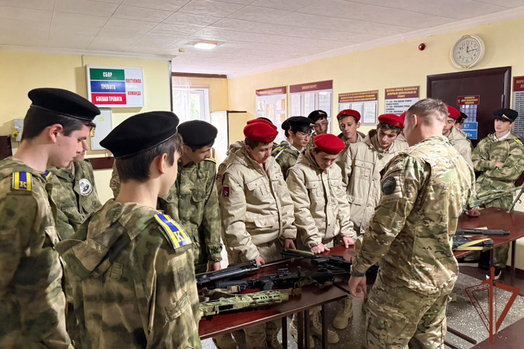 Военнослужащие Росгвардии провели патриотические мероприятия для молодежи в Чеченской Республике